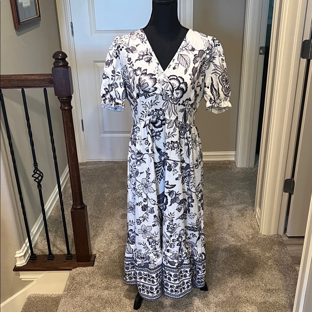 Unknown Brand White Maxi Dress with Black Floral Print